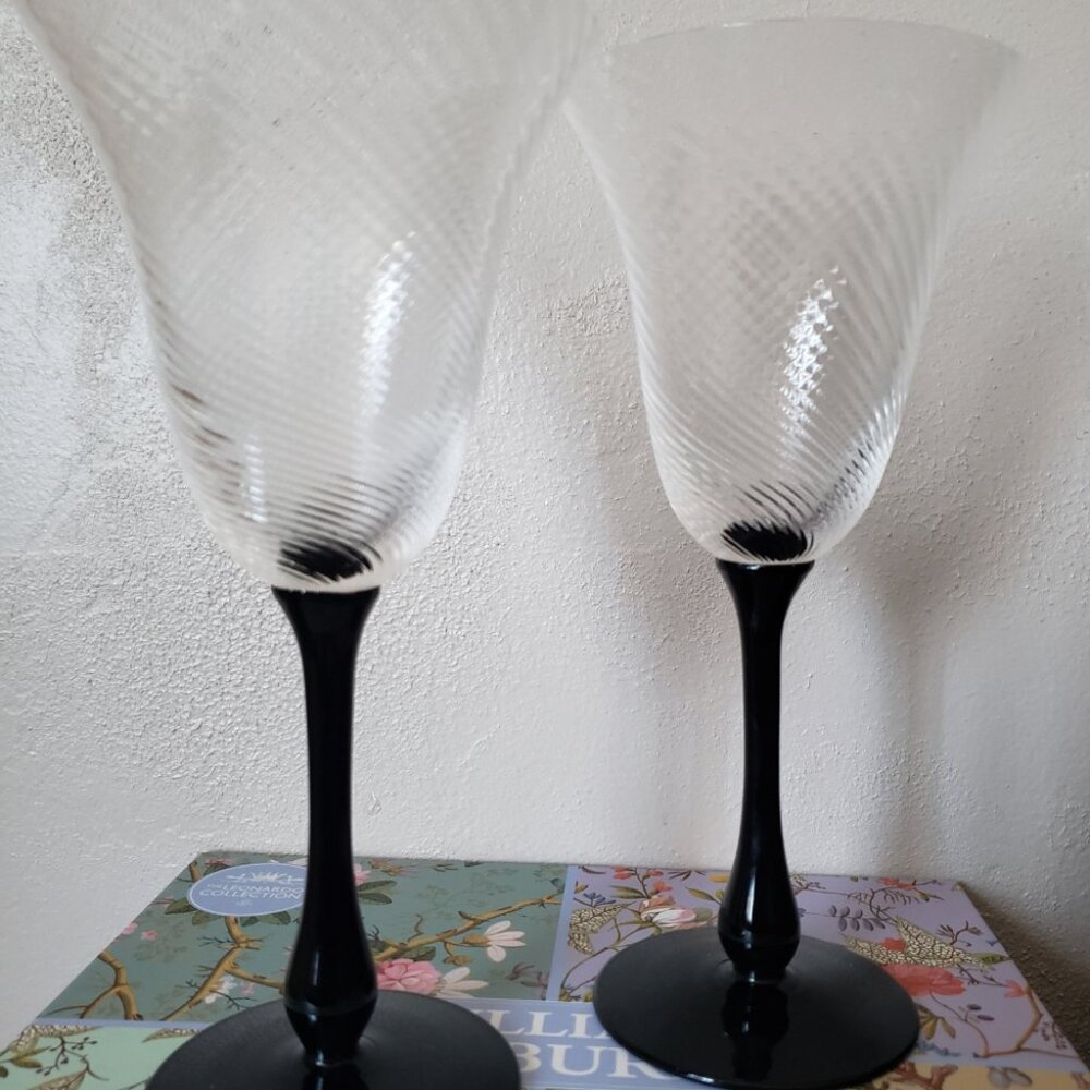 2 long stem retro drinkware/wine glasses